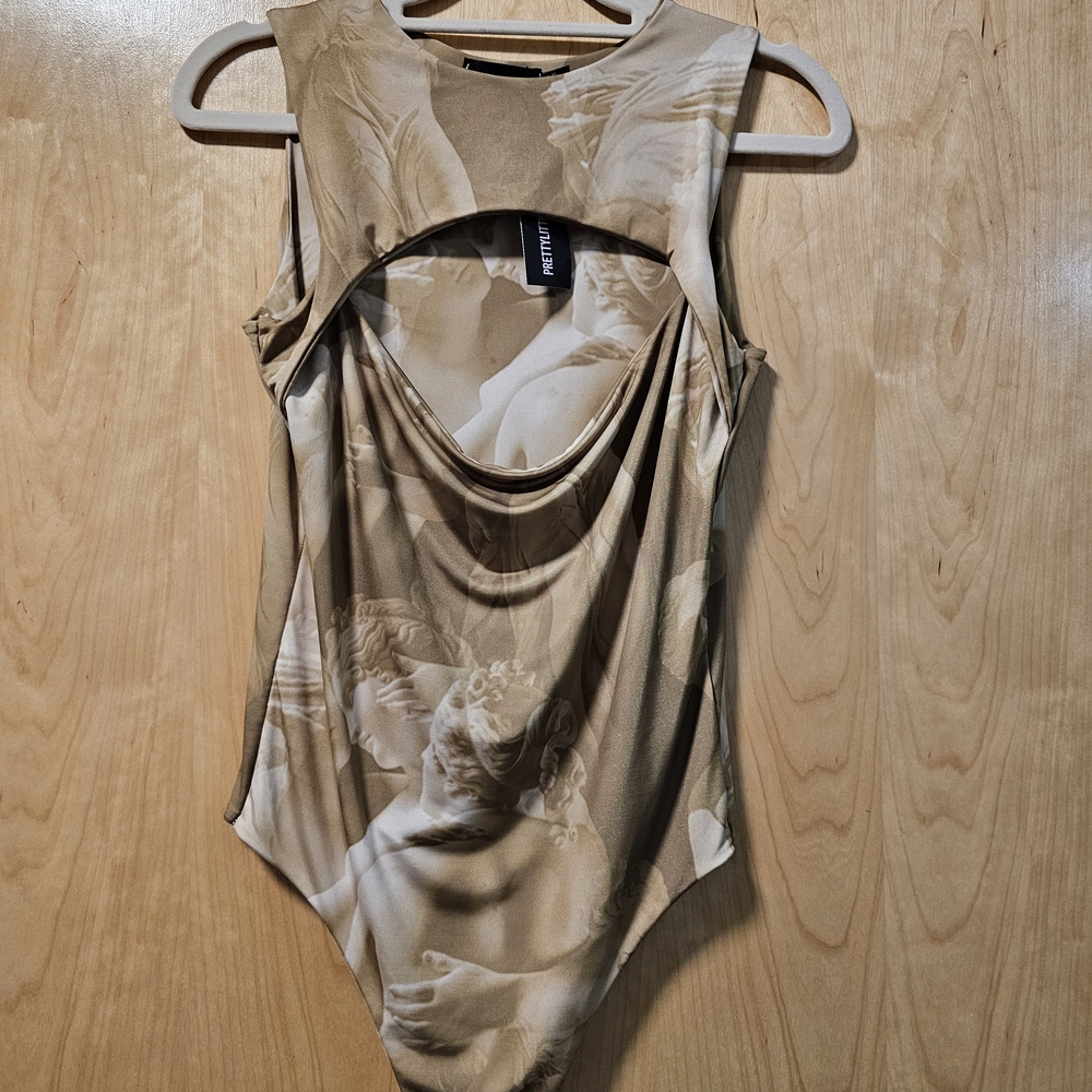 PrettyLittleThing Cream Cut-Out Bodysuit - Picture 2 of 4
